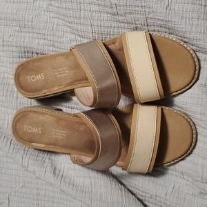 TOMS Sandals Size 8.5 Silver and Tan